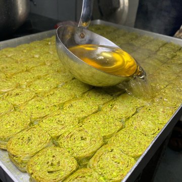 Arkadaşını etiketle sana sipariş versin @yucedaganteplioglubaklava dan Türkiye’nin her yerine kargo 😀📦